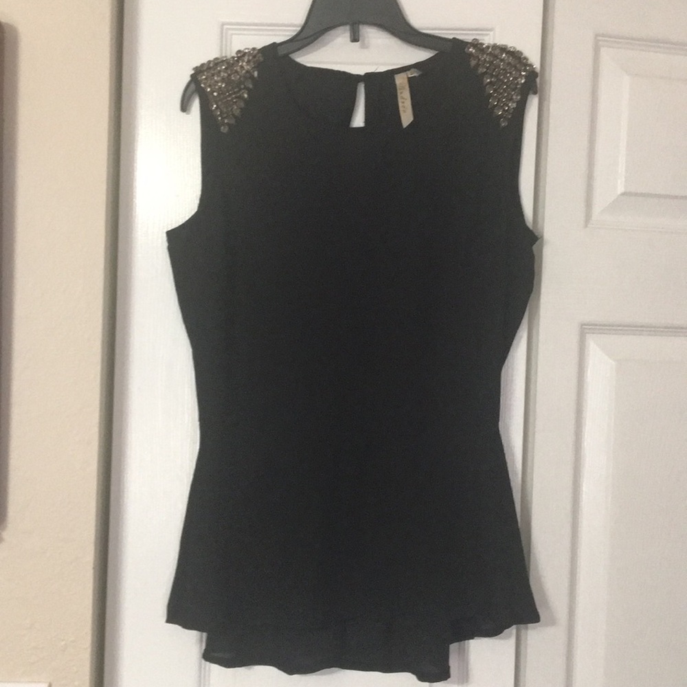 Blouse with sequins on both shoulders